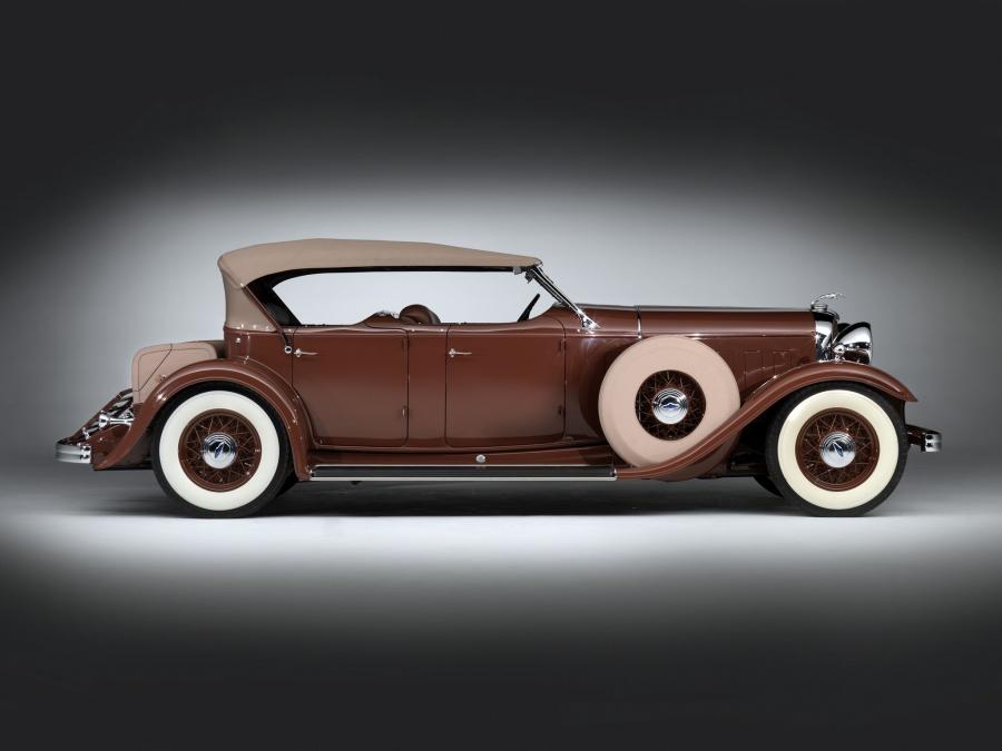  Lincoln Model KB Dual Windshield Phaeton by Brunn 1932 года  (фото 3 из 10)